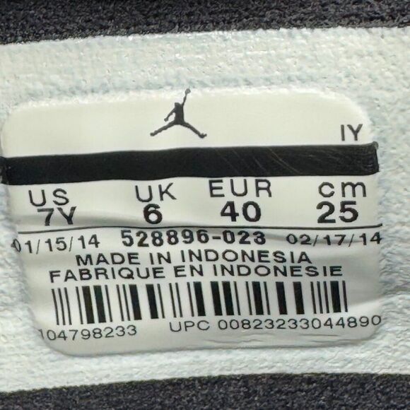 Air Jordan 11 Retro Low GS 'Infrared 23' - Picture 9 of 11